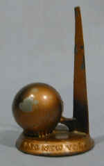 1939 Worlds Fair Paper Weight 6050.JPG (10k bytes)